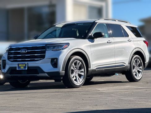 New 2026 Ford Explorer Active w/ Active Comfort Package AWD/4WD image 10