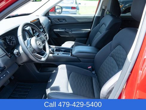 Used 2025 Nissan Pathfinder SV FWD image 18