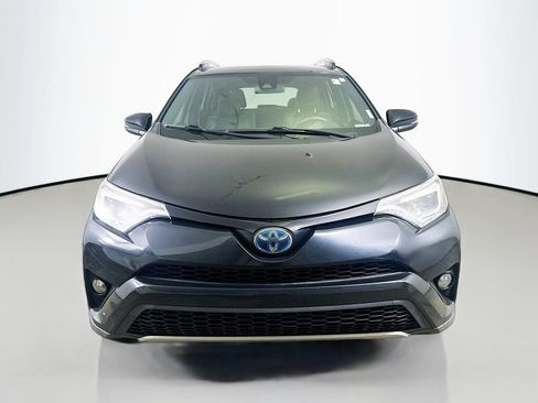 Used 2018 Toyota RAV4 SE AWD/4WD image 2
