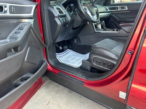 Used 2015 Ford Explorer XLT w/ Equipment Group 202A AWD/4WD image 3