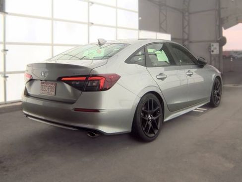 Used 2025 Honda Civic Sport image 3