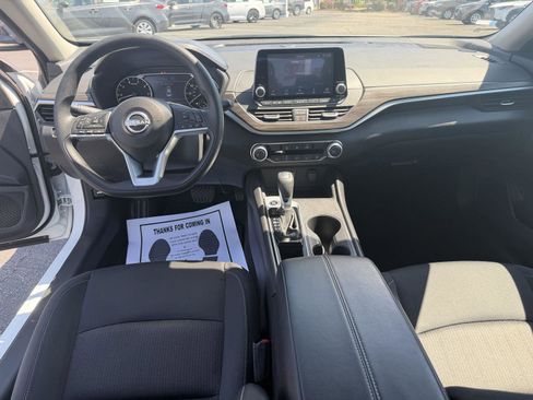 Used 2025 Nissan Altima 2.5 SV FWD image 15