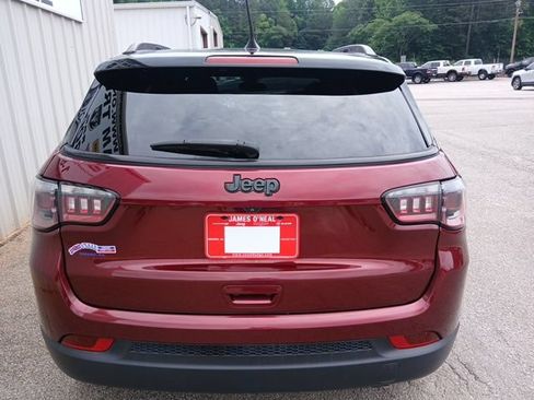 Used 2022 Jeep Compass Latitude FWD image 4