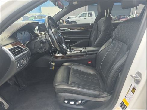 Used 2018 BMW 750i xDrive w/ Executive Package AWD/4WD image 4
