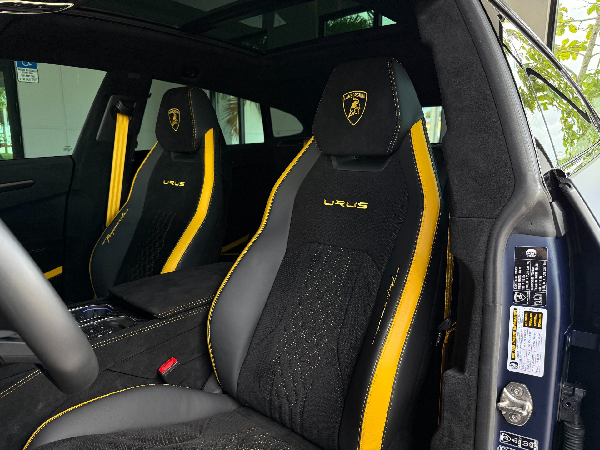 Used 2024 Lamborghini Urus Performante AWD/4WD image 23