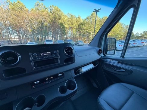 Used 2019 Mercedes-Benz Sprinter 1500 image 24