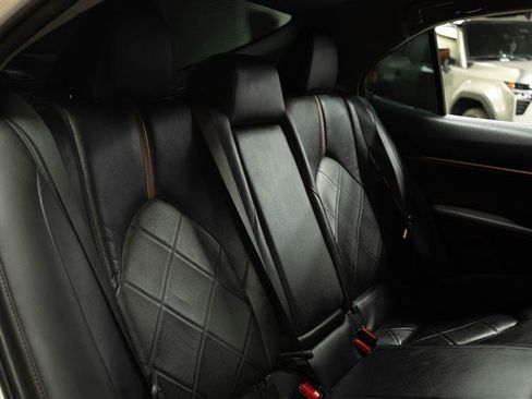 Used 2018 Toyota Camry XLE image 16