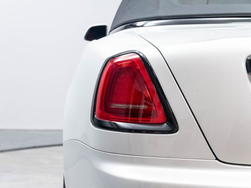 Used 2017 Rolls-Royce Dawn RWD image 65