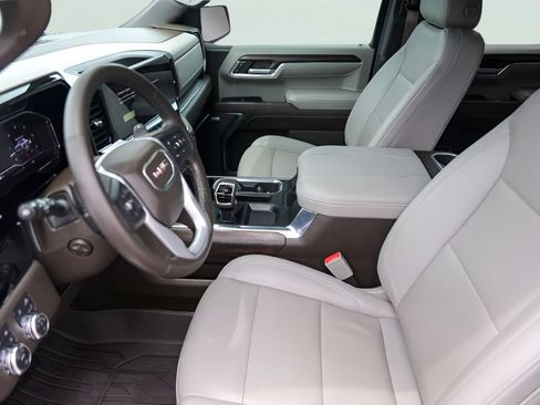 Used 2024 GMC Sierra 1500 SLT AWD/4WD image 12
