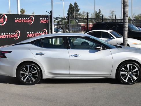 Used 2023 Nissan Maxima SV w/ Floor Mat Group FWD image 9