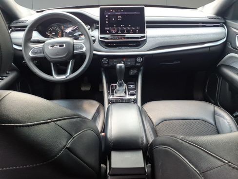 Used 2024 Jeep Compass Latitude AWD/4WD image 9