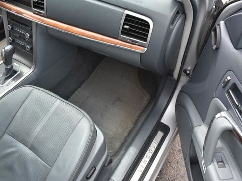 Used 2010 Lincoln MKZ FWD image 11