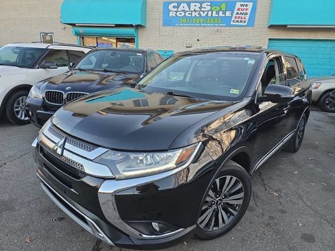 Used 2019 Mitsubishi Outlander SE image 2