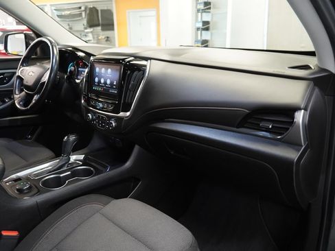 Used 2020 Chevrolet Traverse LT w/ Driver Confidence II Package AWD/4WD image 39