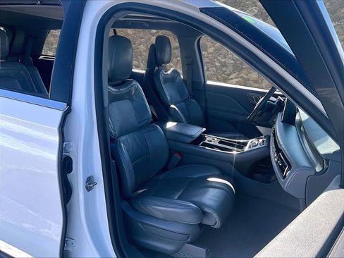 Used 2020 Lincoln Aviator Reserve w/ Equipment Group 202A image 7