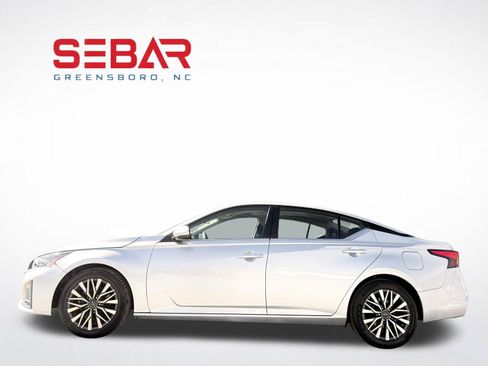 Used 2023 Nissan Altima 2.5 SV FWD image 12