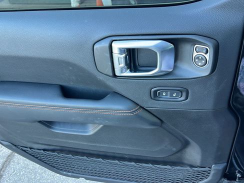 Used 2023 Jeep Gladiator Mojave w/ Cold Weather Group image 30