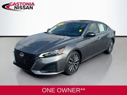 Used 2025 Nissan Altima 2.5 SV FWD image 3