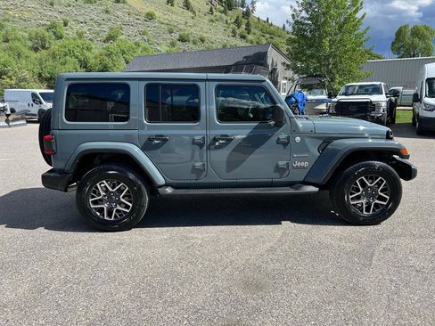 Used 2024 Jeep Wrangler Unlimited Sahara w/ Technology Group AWD/4WD image 6