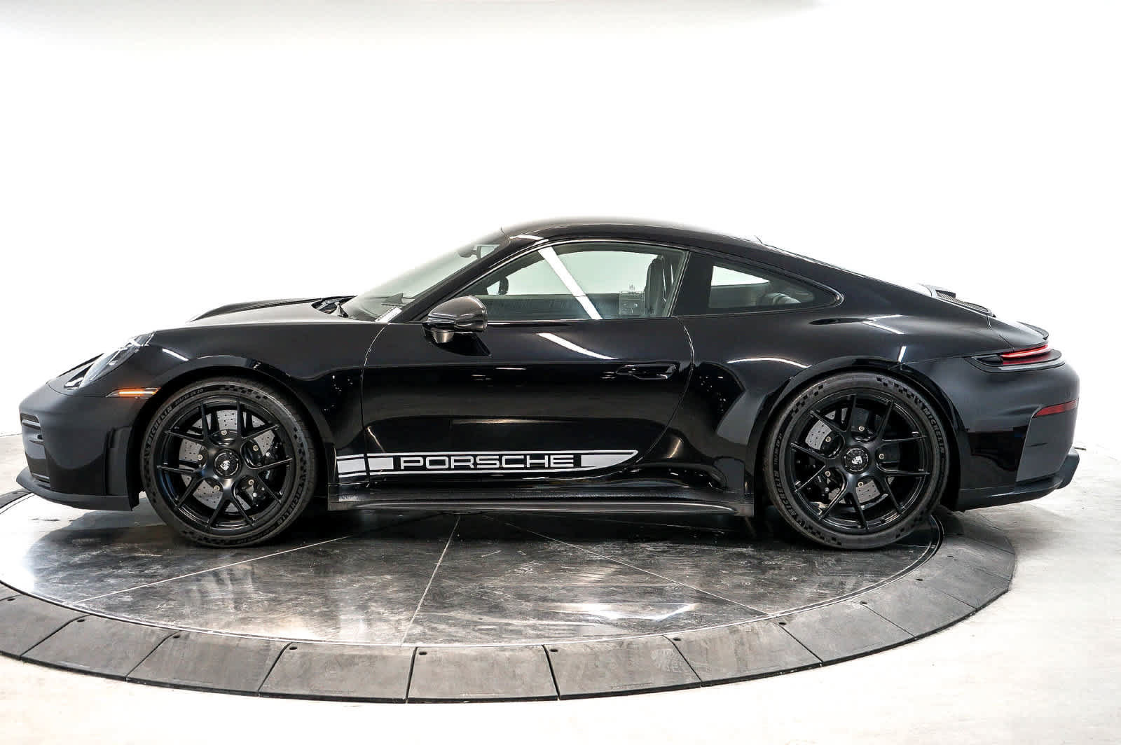 Certified 2025 Porsche 911 GT3 RWD image 2