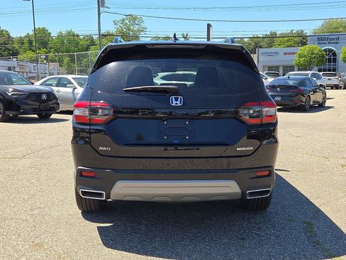 Used 2025 Honda Pilot Touring image 6