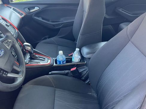 Used 2015 Ford Focus SE image 15