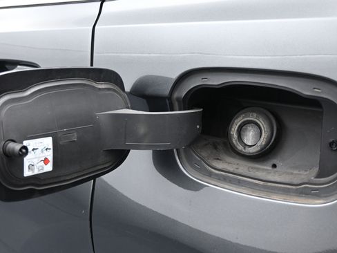 Used 2019 Ford Edge Titanium w/ Cold Weather Package image 13