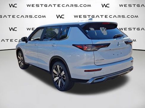 New 2025 Mitsubishi Outlander SE image 4