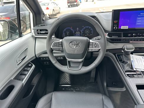 Used 2026 Toyota Sienna XSE AWD/4WD image 19