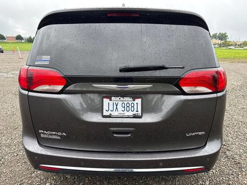 Used 2020 Chrysler Pacifica Limited FWD image 9