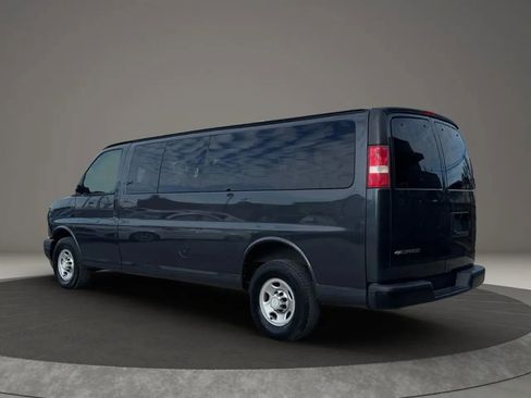 Used 2017 Chevrolet Express 3500 LS image 5