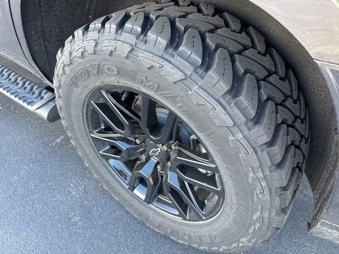 Used 2025 Chevrolet Tahoe Z71 w/ Comfort Package image 11