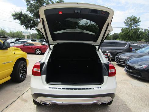 Used 2017 Mercedes-Benz GLA 250 4MATIC image 7