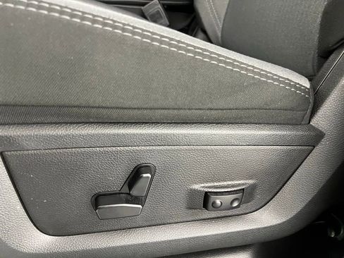 Used 2024 RAM 2500 Big Horn w/ Bed Utility Group image 21