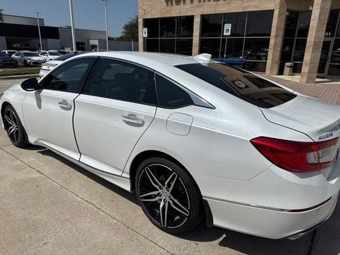 Used 2021 Honda Accord Touring image 8