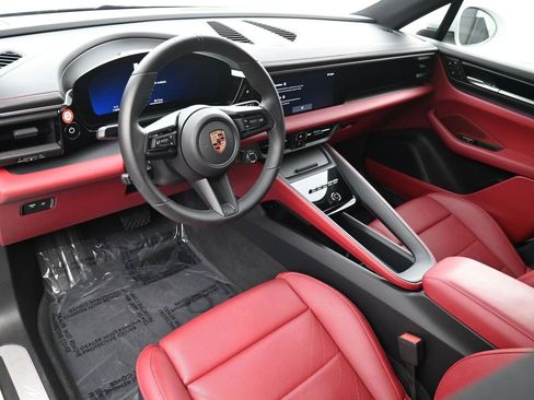 Used 2025 Porsche Macan Electric image 4