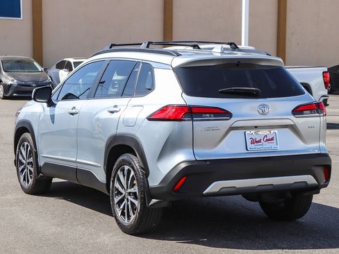 Used 2023 Toyota Corolla Cross XLE w/ Convenience Package image 10