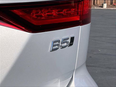 Used 2025 Volvo V60 B5 Cross Country Plus image 11