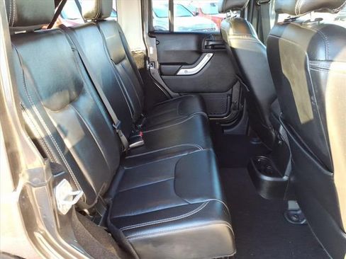 Used 2018 Jeep Wrangler Unlimited Sahara w/ Connectivity Group image 21