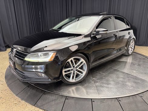 Used 2017 Volkswagen Jetta SEL image 2