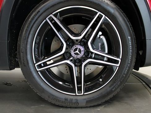 Used 2024 Mercedes-Benz GLB 250 4MATIC image 36