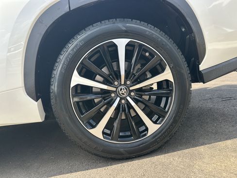 Used 2021 Toyota Highlander XSE FWD image 20