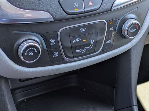Used 2022 Chevrolet Equinox LT FWD image 20