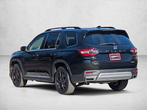 New 2025 Honda Pilot Touring image 9