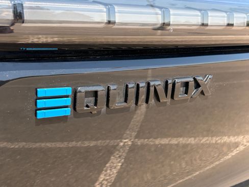 Used 2024 Chevrolet Equinox EV RS FWD image 35