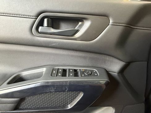 Used 2025 Nissan Pathfinder SV AWD/4WD image 15