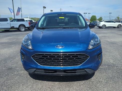 Used 2022 Ford Escape SE w/ SE Sport Appearance Package AWD/4WD image 3