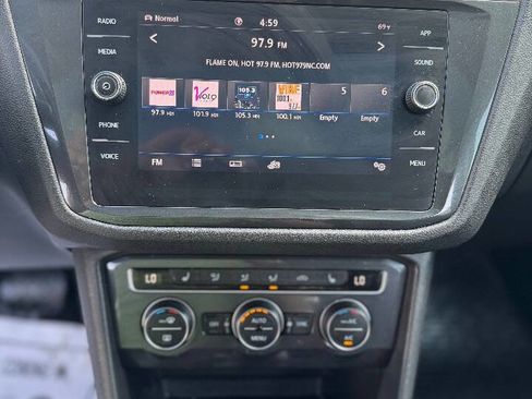 Used 2020 Volkswagen Tiguan SE image 16