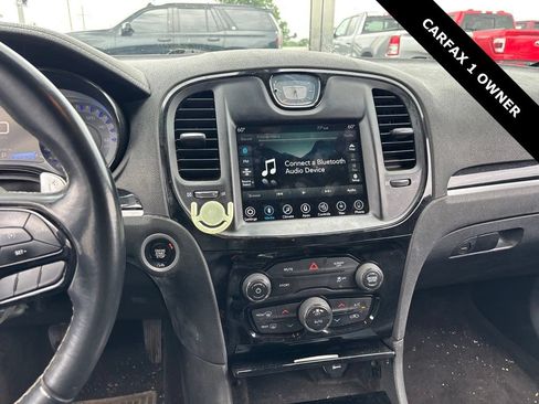 Used 2018 Chrysler 300 S w/ S Model Appearance Package RWD image 8
