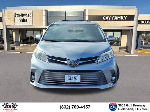 Used 2019 Toyota Sienna XLE w/ XLE Navigation Package FWD image 18